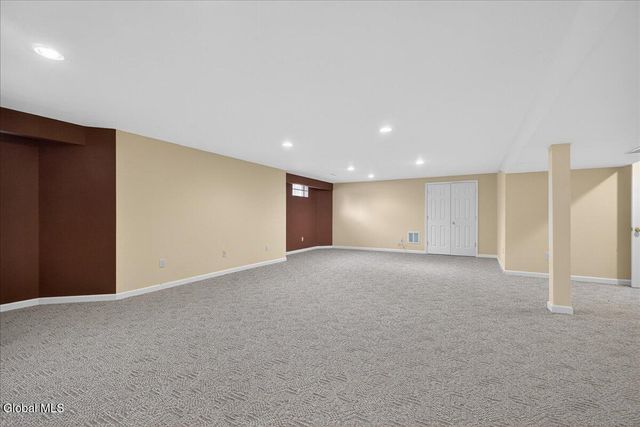 8 Danbury Court, Clifton Park, NY 12065