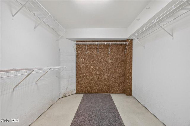 8 Danbury Court, Clifton Park, NY 12065