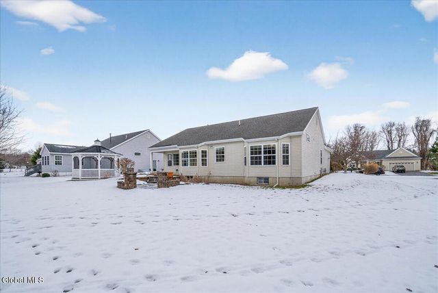 8 Danbury Court, Clifton Park, NY 12065