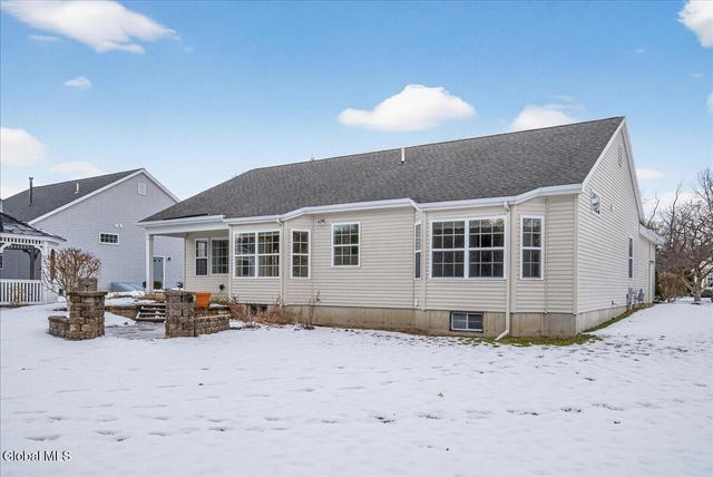 8 Danbury Court, Clifton Park, NY 12065