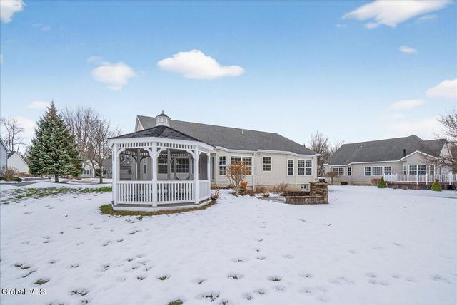 8 Danbury Court, Clifton Park, NY 12065