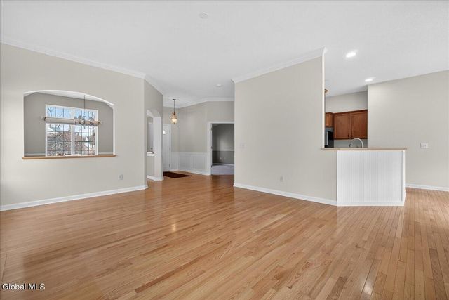 8 Danbury Court, Clifton Park, NY 12065