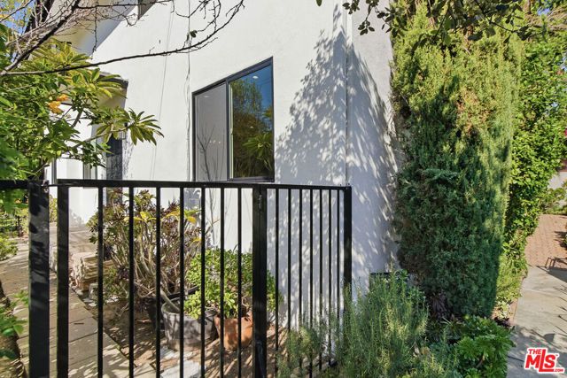 1301 Angelus Avenue, Los Angeles, CA 90026