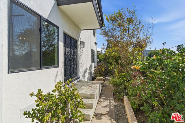 1301 Angelus Avenue, Los Angeles, CA 90026