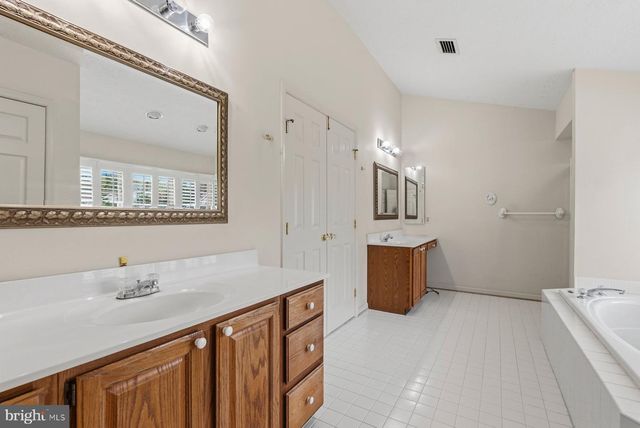 1 CHALLENGER CT, Baltimore, MD 21234