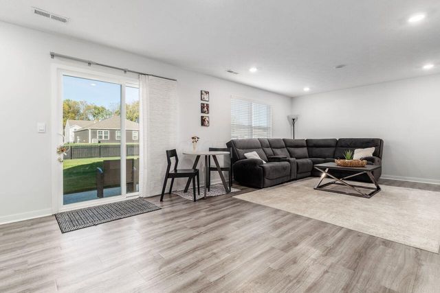 377 St James Gate Way, Newark, OH 43055