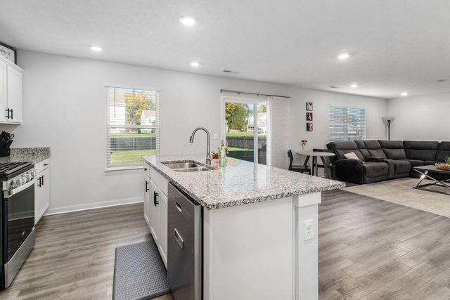 377 St James Gate Way, Newark, OH 43055