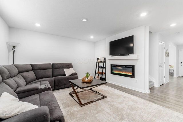 377 St James Gate Way, Newark, OH 43055