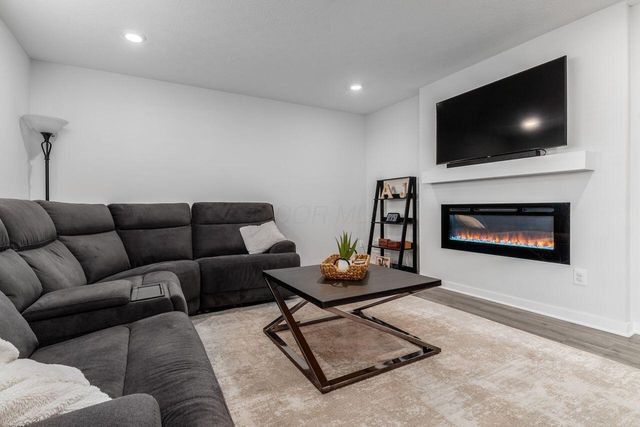 377 St James Gate Way, Newark, OH 43055