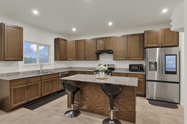 400 Waterlily Lane, Pataskala, OH 43062