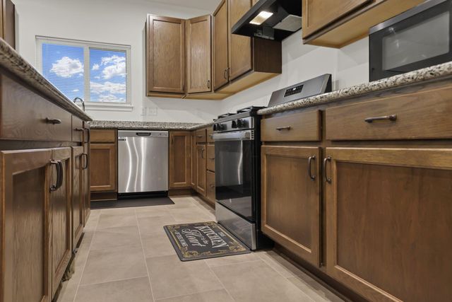 400 Waterlily Lane, Pataskala, OH 43062