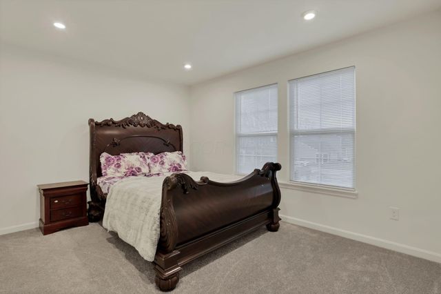 400 Waterlily Lane, Pataskala, OH 43062