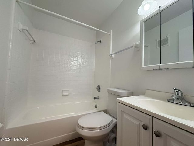 411 Banana Cay Dr Apt C, South Daytona, FL 32119