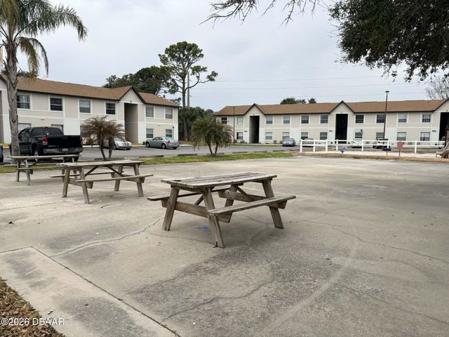 411 Banana Cay Dr Apt C, South Daytona, FL 32119