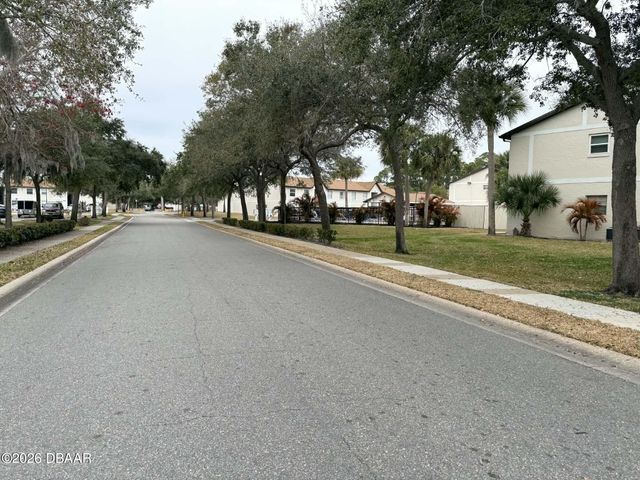 411 Banana Cay Dr Apt C, South Daytona, FL 32119