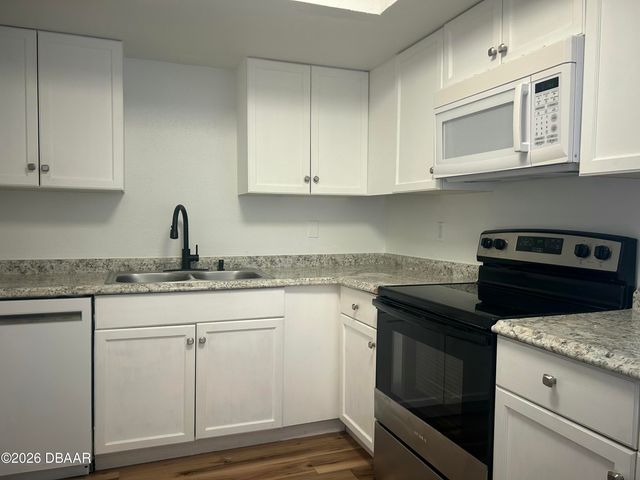 411 Banana Cay Dr Apt C, South Daytona, FL 32119