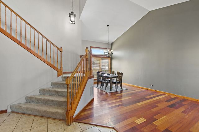 870 Noelle Bend, Lake In The Hills, IL 60156