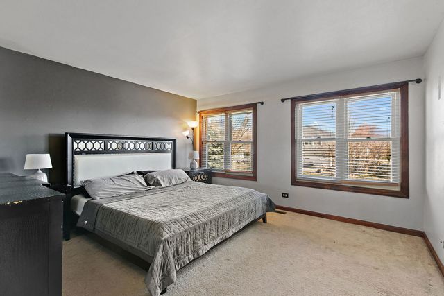 870 Noelle Bend, Lake In The Hills, IL 60156