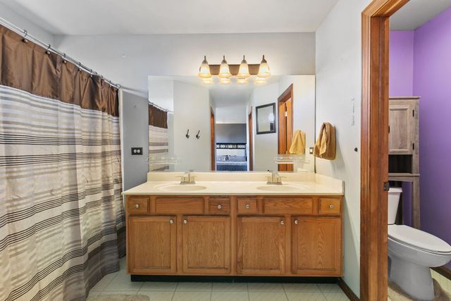 870 Noelle Bend, Lake In The Hills, IL 60156