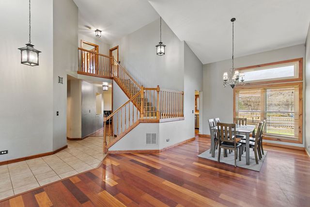 870 Noelle Bend, Lake In The Hills, IL 60156