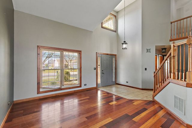 870 Noelle Bend, Lake In The Hills, IL 60156