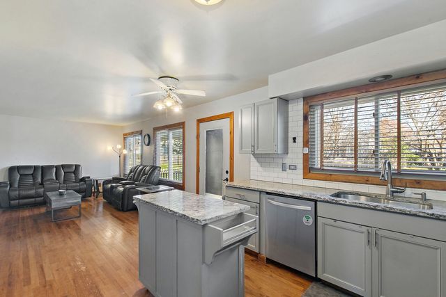 870 Noelle Bend, Lake In The Hills, IL 60156