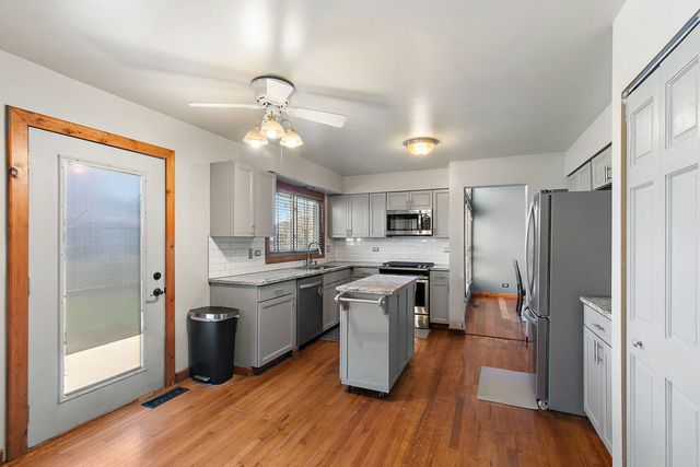 870 Noelle Bend, Lake In The Hills, IL 60156