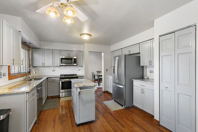 870 Noelle Bend, Lake In The Hills, IL 60156