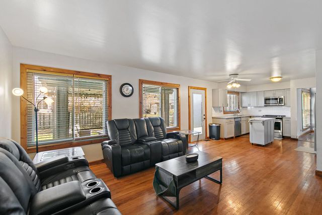 870 Noelle Bend, Lake In The Hills, IL 60156