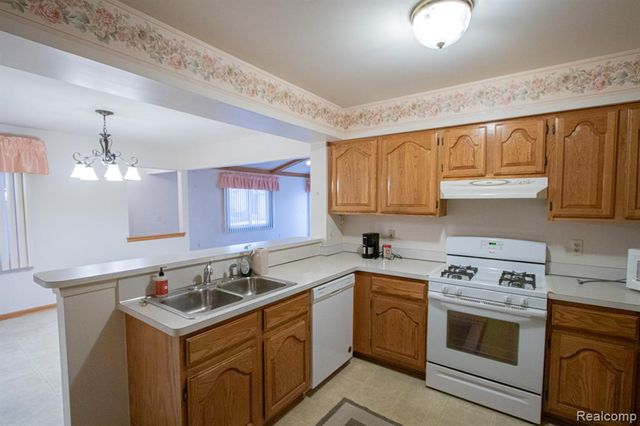 48801 Windmill Circle, Macomb, MI 48044