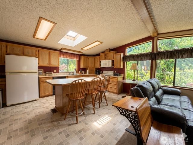 9647 Case Road SW, Olympia, WA 98512