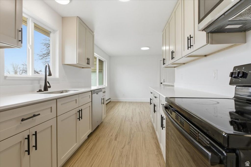 355 SCENIC VIEW DR, Hyrum, UT 84319