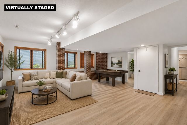 609 Valley West Drive, West Des Moines, IA 50265