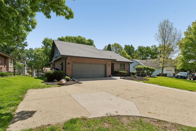 609 Valley West Drive, West Des Moines, IA 50265