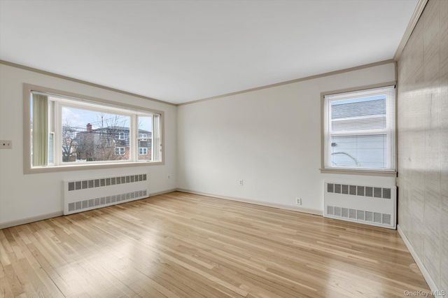 9 Graywood Road, Port Washington, NY 11050