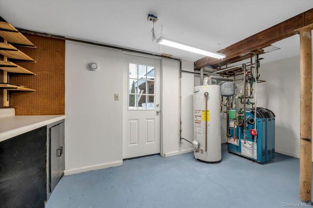 9 Graywood Road, Port Washington, NY 11050