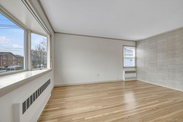 9 Graywood Road, Port Washington, NY 11050