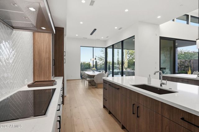 37200 N CAVE CREEK Road 1029, Scottsdale, AZ 85262