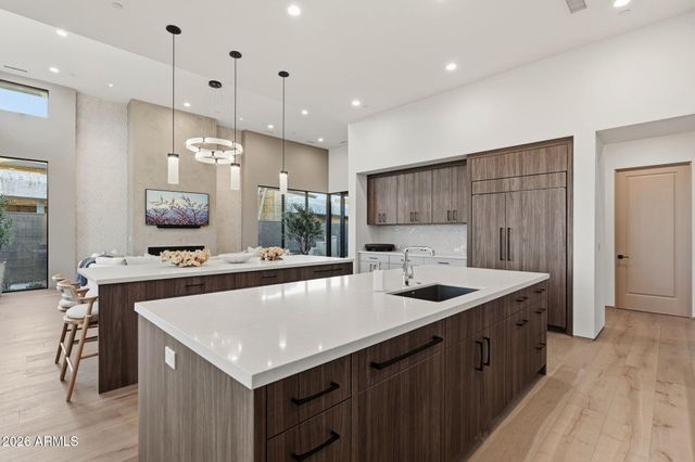 37200 N CAVE CREEK Road 1029, Scottsdale, AZ 85262