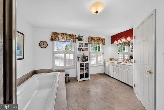 3 HOLLAND CT, Avondale, PA 19311