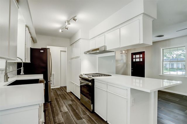 4134 Hill Oak Drive, Houston, TX 77092