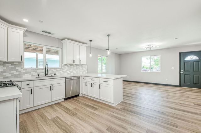 942 W Shields Avenue, Fresno, CA 93705