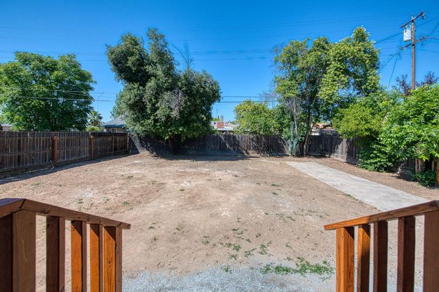 942 W Shields Avenue, Fresno, CA 93705