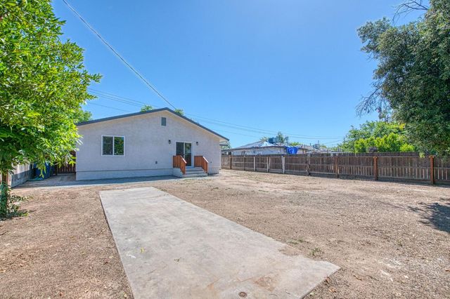 942 W Shields Avenue, Fresno, CA 93705