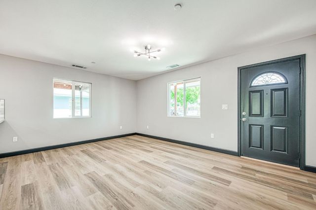 942 W Shields Avenue, Fresno, CA 93705