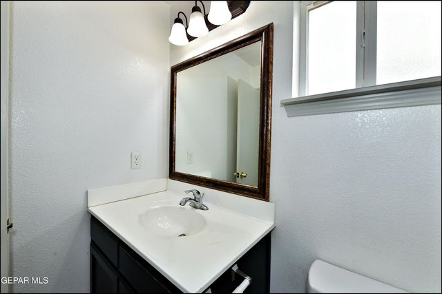 872 Colbert Shapleigh Place, El Paso, TX 79927