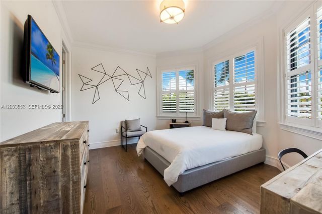 1151 S Alhambra Cir, Coral Gables, FL 33146