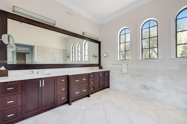 1151 S Alhambra Cir, Coral Gables, FL 33146
