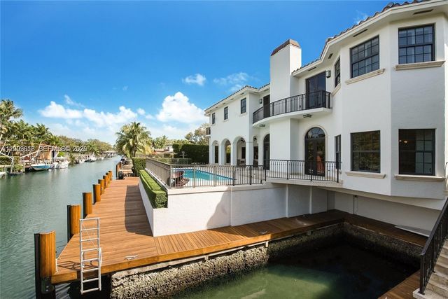 1151 S Alhambra Cir, Coral Gables, FL 33146