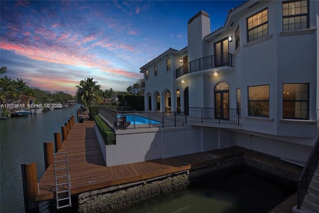 1151 S Alhambra Cir, Coral Gables, FL 33146